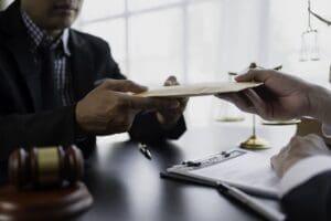 Advogado pode receber precatório pelo cliente? | Guia completo