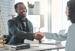 Relação entre advogados e cliente: o que diz a OAB? | Guia